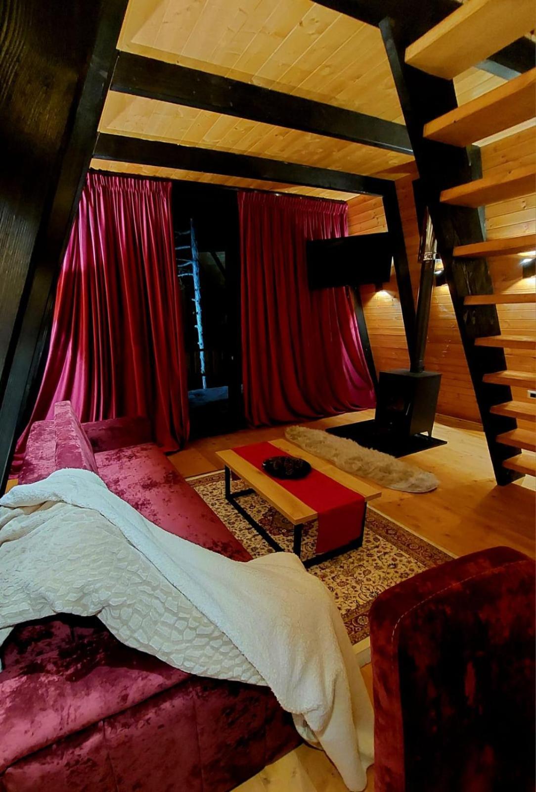 Vilat Alpine Golden Gjinar Villa *