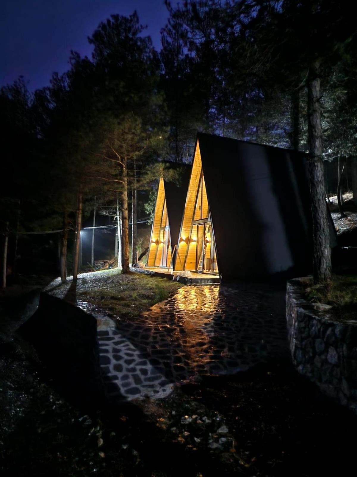 Vilat Alpine Golden Gjinar Villa
