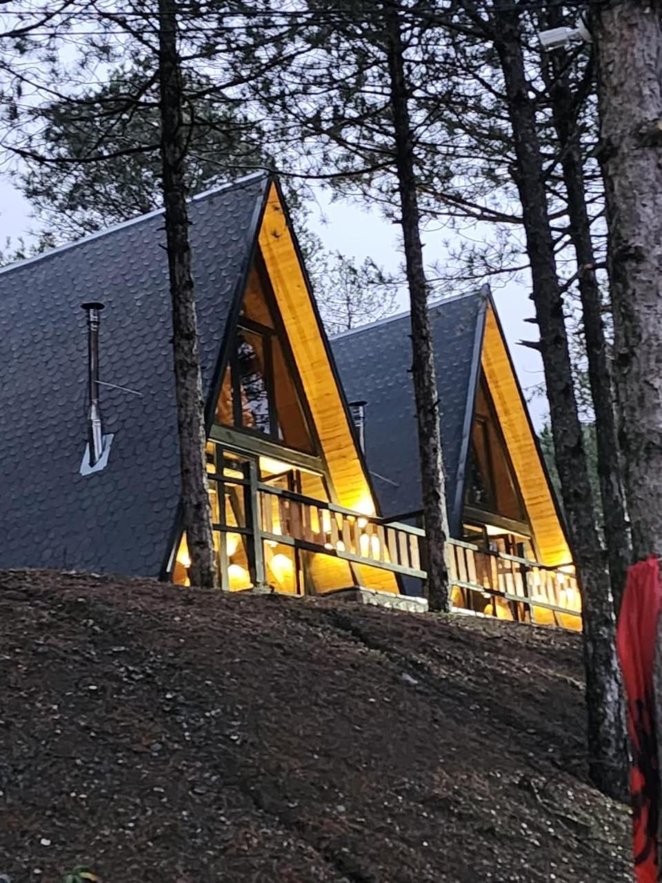 Vilat Alpine Golden Gjinar Villa *